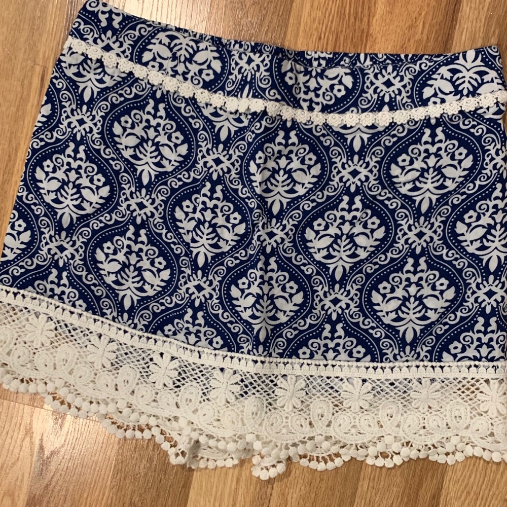 NWT- Banjul Damask print  Shorts